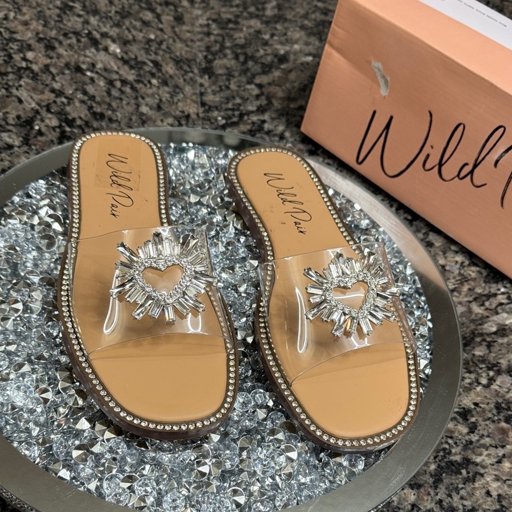 Wild Pair Caprie clear vinyl Slide Sandals with Silver Embellishment NEW 7.5
